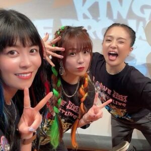Maho Tomita Instagram - ---------♡
#らぶぷろ Presents『KING OF LOVE PRO-WRESTLING ３』
御来場いただいた皆様、ありがとうございました！！！

楽しんでいただけましたか？
皆様が笑顔になってくれてたら幸せです🧡

今日もいろんなことがあってゲラゲラ笑ったはずなのに
色んなことがありすぎて逆に覚えていない。笑

ただ、なんだか女子2人に舞台のセンターで靴下脱がされたことだけは覚えてる。笑

早く、見返したいなぁーーーー。
ニコニコが復旧し次第すぐに見ようと思います！

らぶぷろ5周年🩷

これからも末長くよろしくお願いします🐥✨