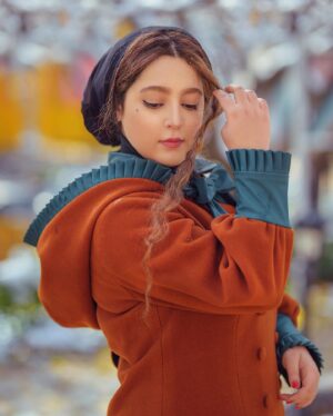 Mahsa Hashemi Instagram - از هر نعمتی که امروز خدا به شما داده استفاده کنید.
نعمت را نمیتوان پس‌انداز کرد.

هیچ بانکی وجود ندارد که ما بتوانیم نعمت‌هایی را که دریافت کرده‌ایم به آن بسپاریم تا هر زمان که صلاح میدانیم از آنها استفاده کنیم.

اگر از نعمت‌ها استفاده نکنید،
نعمت‌ها از دست میروند،
بدون اینکه بتوان دوباره آنها را بدست آورد.

#پائولو_کوئیلو

Stylist and dress: @eliza__ir

#mahsahashemi#mahsa_hashemi
‎#مهسا_هاشمی#مهساهاشمی