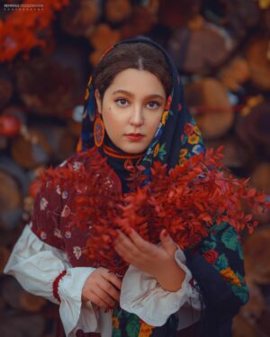 Mahsa Hashemi Instagram - بلندترین شب سال هم خورشید را ملاقات خواهد کرد و این یعنی
بوسه گرم خداوند بر صورت زندگی وقتی همه چیز یخ می زند. 
یلدا مبارک🍉#مهسا_هاشمی #شب_یلدا #mahsahashemi 
 ______________
Dress : @manashi.design 
Earrings: @zheen_art 
Photo: @3ehrouz