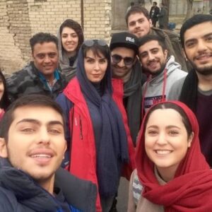 Mahsa Hashemi Instagram - و این هم پایان سریال سلام آقای مدیر
مرسی از اینکه سی شب با نگاه های مهربونتون مارو همراهی کردین..♥️🙏🏻
@alirezatavana 
@arefnamvar
@roozbehhesari 
@arsalanghasemi1995 
@salarbababiglo 
@mehdi.sohrabi9819 
@parvin_moghaddamzadeh 
@atabaknaderi49 
@hashembafghi 
@farzin_mohades 
@sadegh_molaei 
@elnazkouti
@mehdi_abdoli_7

#mahsahashemi#mahsa_hashemi
‎#مهسا_هاشمی#مهساهاشمی