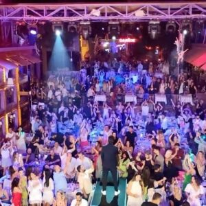 Mahsun Kırmızıgül Instagram - Teşekkürler Cahide Alaçatı!
Sezon boyunca muhteşem atmosferde bizleri sizinle buluşturan, organizasyonlarda emeği geçen herkese kendim ve ekibim adına teşekkür ederim…