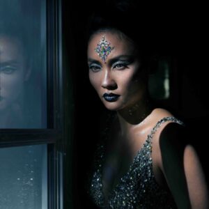 Mai Duong Kieu Instagram - Foto www.herzsprung-foto.de mit der Schauspielerin @maiduongkieu und @kristinavelkomua 😍💖 Danke Mädels, ich habe das Zusammenkreieren sehr genossen 🤗
❤️ Du wurdest dieser Welt gesandt
Und auf die Erde geschickt
Damit sich das gesamte All in Deinem Herzen erblickt
Du hörst die Sprachen aller Sterne tief im kosmischen Gewebe
Und entfaltest pure Schönheit durch die Knospe Deiner Seele
Trag die Fackel des Lichts, erfahre Harmonie in Dir und in allem was ist
Du bist im Herzen mit dem Strom der Energie versiegelt
Weil sich der ganze Kosmos In Atomen wiederspiegelt
Erfahr die Dinge als vollkommen, weil sie leise fließen
Mit dem Drang zur Vollendung um den Kreis zu schließen
Die Krieger des Lichts sind von den Sternen gesandt
Weil Tropfen Liebe ist mehr als ein Meer voll Verstand♥️♥️♥️ @seom.music
Sternenstaub

#actorphotography #schauspielerfotografie #fotografberlin #fotografleipzig #allesisteins