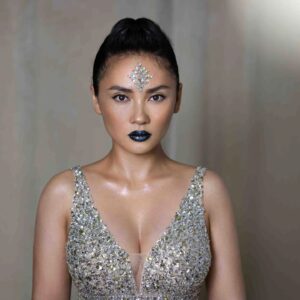 Mai Duong Kieu Instagram - Foto www.herzsprung-foto.de mit der Schauspielerin @maiduongkieu und @kristinavelkomua 😍💖 Danke Mädels, ich habe das Zusammenkreieren sehr genossen 🤗
❤️ Du wurdest dieser Welt gesandt
Und auf die Erde geschickt
Damit sich das gesamte All in Deinem Herzen erblickt
Du hörst die Sprachen aller Sterne tief im kosmischen Gewebe
Und entfaltest pure Schönheit durch die Knospe Deiner Seele
Trag die Fackel des Lichts, erfahre Harmonie in Dir und in allem was ist
Du bist im Herzen mit dem Strom der Energie versiegelt
Weil sich der ganze Kosmos In Atomen wiederspiegelt
Erfahr die Dinge als vollkommen, weil sie leise fließen
Mit dem Drang zur Vollendung um den Kreis zu schließen
Die Krieger des Lichts sind von den Sternen gesandt
Weil Tropfen Liebe ist mehr als ein Meer voll Verstand♥️♥️♥️ @seom.music
Sternenstaub

#actorphotography #schauspielerfotografie #fotografberlin #fotografleipzig #allesisteins