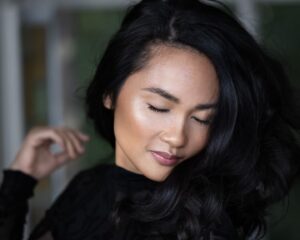 Mai Duong Kieu Instagram - Sunday mood. 
🖤

Moment captured by @herzsprungfoto
Glam up by @kristinavelkomua