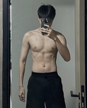 Mai Vũ Luân Instagram - Body check ✌🏻 #maivuluan