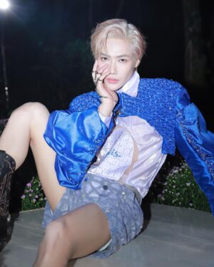 Mai Vũ Luân Instagram - Hope you guys love my new image in “None in this world” 💜 
Let watch my M/V on my YTB “Mai Vu Luan Official”
#changcotrendoi #noneinthisworld #maivuluan #o2production