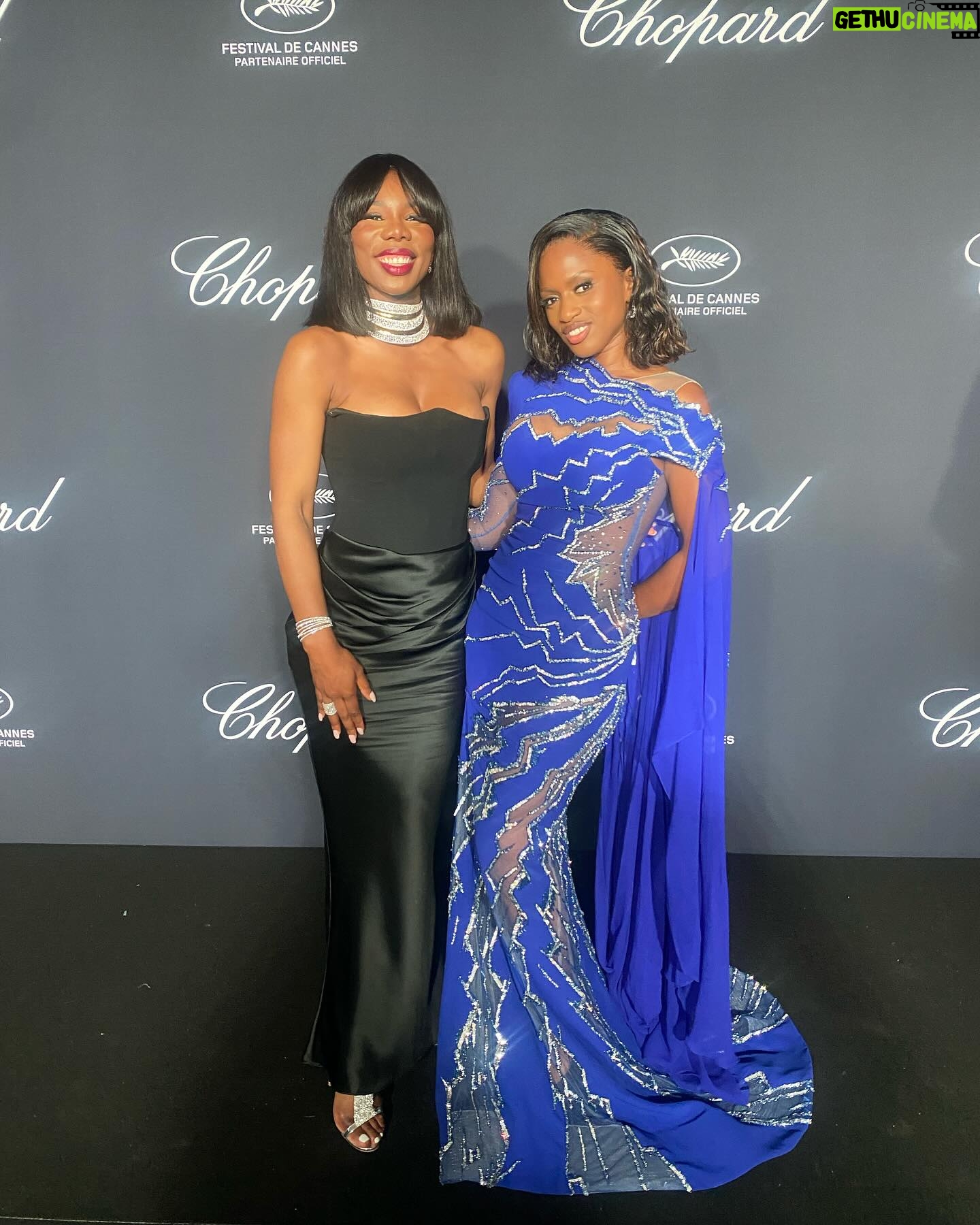 Maïmouna Doucouré - 3 Likes - Clap de fin. 🎬🙌
Un grand merci au @festivaldecannes de m’avoir permis de vivre une aussi formidable expérience ! ✨✨✨
On voit les robes, les strass et les paillettes, on en profite, on savoure autant qu’on peut, quelques jours… avant de replonger dans ce qu’on ne voit pas… tout le travail pour arriver à cette célébration du cinéma.
Les années d’écriture, les nuits blanches, les peurs, les doutes, toutes les étapes qui nous permettent de créer cet imaginaire pour vous faire rêver.
J’ai été ravie de partager ce fabuleux voyage à la découverte d’œuvres inspirantes, aux côtés de personnes si enrichissantes que sont @xavierdolan, @asmae_el_moudir @vickykrieps et Todd Mc Carthy.
Un grand merci à ma belle équipe, dévouée pour que je sois un minimum présentable pour cette grande fête du 7ème art 💕
Mon incroyable stylist, amie et bien plus @doli.grace 🙏❤️
Et son équipe :
@lexclusivelofficial
@madame_zou 🙏
Ma délicate et passionnée maquilleuse @biancaby.merveille pour @lorealparis
Ma superbe coiffeuse qui me fait prendre des risques que je ne regrette jamais @mahery.hair
Et @_lens___ qui m’avait promis que mes ongles resteraient parfaits pendant deux semaines et qui ne m’a pas menti.
Puis une très belle première fois… ma rencontre avec l’incroyable Suzel Pietri et ses équipe de @orbismedia. Je n’ai pas de mot, à part merci merci merci.🙏
Vive le cinéma !
Moi, je me remets au boulot… Une certaine Joséphine m’attend… 💃🏽💕
.
.
.
.
.
.
#cannes #juryuncertainregard #uncertainregard #films #director #cannesfilmfestival #cinema #travel #film#photography #cannesfrance #fashion #festivaldecannes #art #movie #cannesisyours #instagood #redcarpet #redcarpetcannes #carolinecouture #2024couture #chopardcouture #cannesfilmfestival2024 #chopard #couture