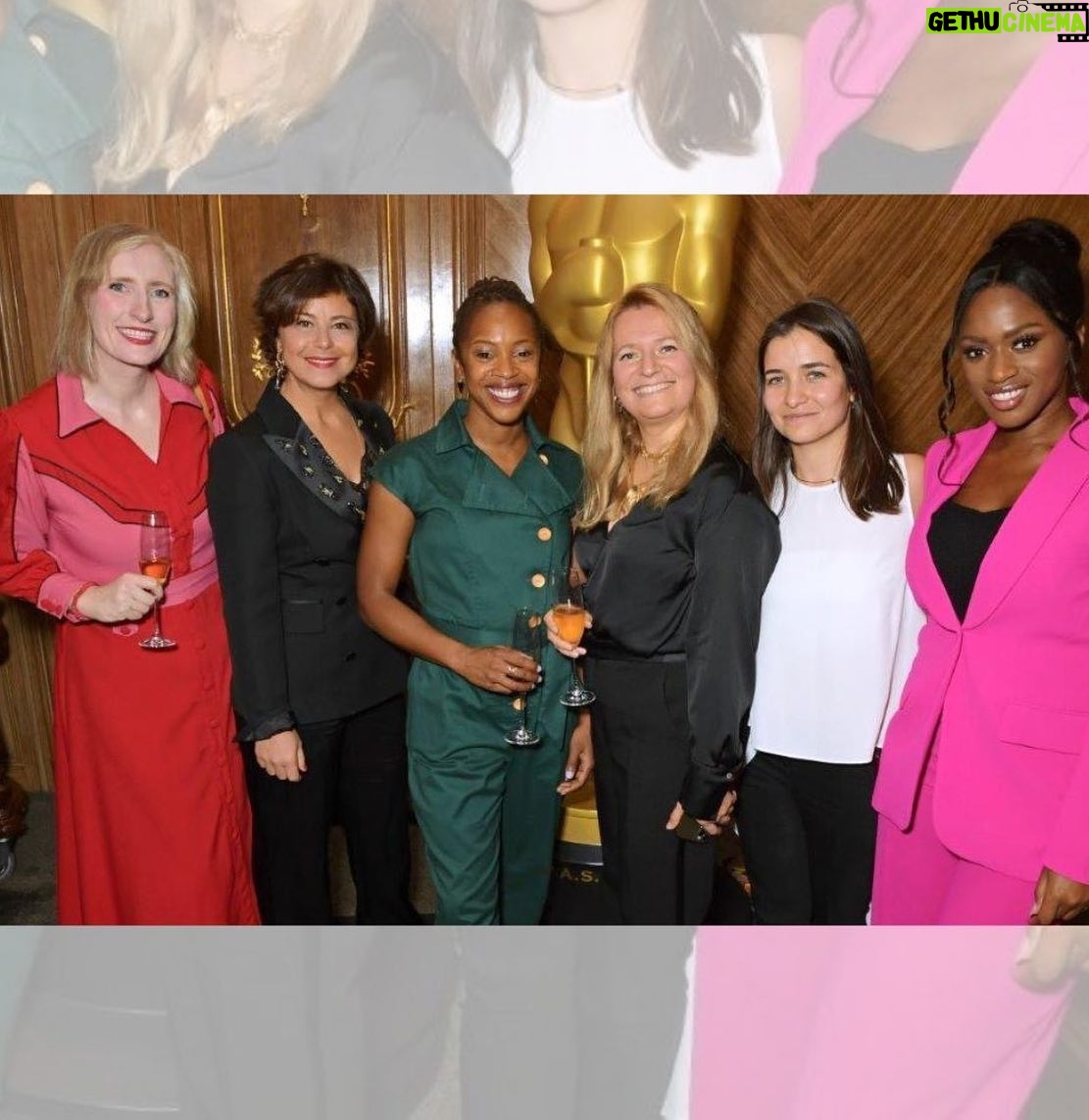 Maïmouna Doucouré - 2.1K Likes - Après m’avoir remis le prix de la meilleure jeune réalisatrice (Gold Fellowship Award) en 2020, l’Academie des Oscars nous célèbre une nouvelle fois à Londres.
Merci à @theacademy pour l’invitation.
Bravo à la nouvelle Gold Fellowship #sachakostina 🙌
Heureuse d’avoir partagé ce moment avec ma belle et talentueuse @mounia.meddour, la 2ème Gold Fellowship française et les autres Gold du monde entier !
Merci @mahery.hair pour l’idée et la coiffure 🖤
#goldfellowshipforwomen #theacademy #womaninfilm #womanempowerment #director #filmmaker #film #movie