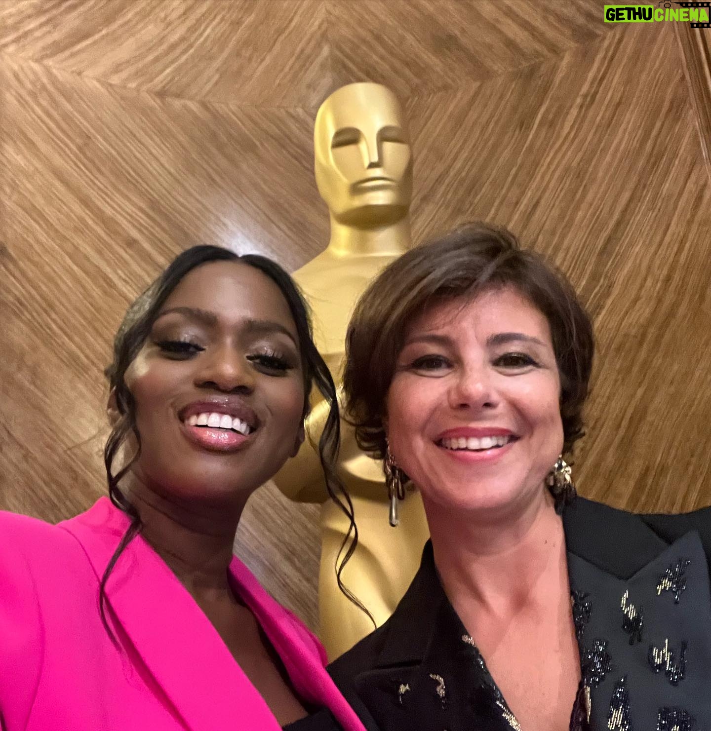 Maïmouna Doucouré - 2.1K Likes - Après m’avoir remis le prix de la meilleure jeune réalisatrice (Gold Fellowship Award) en 2020, l’Academie des Oscars nous célèbre une nouvelle fois à Londres.
Merci à @theacademy pour l’invitation.
Bravo à la nouvelle Gold Fellowship #sachakostina 🙌
Heureuse d’avoir partagé ce moment avec ma belle et talentueuse @mounia.meddour, la 2ème Gold Fellowship française et les autres Gold du monde entier !
Merci @mahery.hair pour l’idée et la coiffure 🖤
#goldfellowshipforwomen #theacademy #womaninfilm #womanempowerment #director #filmmaker #film #movie