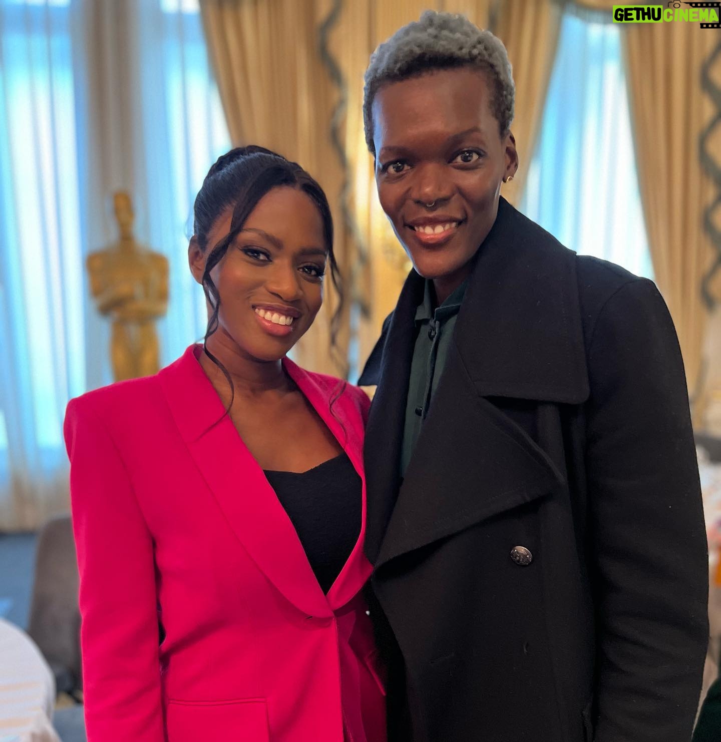 Maïmouna Doucouré - 2.1K Likes - Après m’avoir remis le prix de la meilleure jeune réalisatrice (Gold Fellowship Award) en 2020, l’Academie des Oscars nous célèbre une nouvelle fois à Londres.
Merci à @theacademy pour l’invitation.
Bravo à la nouvelle Gold Fellowship #sachakostina 🙌
Heureuse d’avoir partagé ce moment avec ma belle et talentueuse @mounia.meddour, la 2ème Gold Fellowship française et les autres Gold du monde entier !
Merci @mahery.hair pour l’idée et la coiffure 🖤
#goldfellowshipforwomen #theacademy #womaninfilm #womanempowerment #director #filmmaker #film #movie