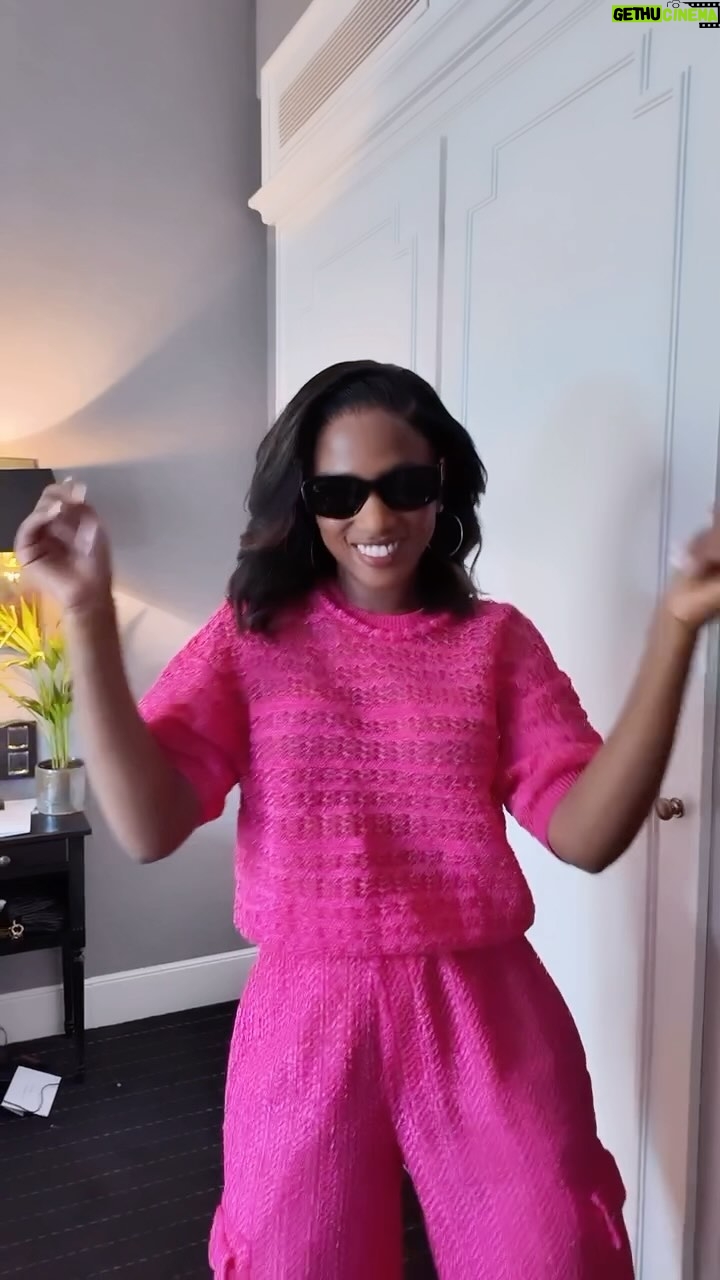 Maïmouna Doucouré - 3 Likes - Venez dans mes stories pour découvrir, les coulisses du Festival de Cannes 2024 🙌
Attention, il y a quelques dossiers 🤭😅
.
.
.
.
.
.
.
#cannes #juryuncertainregard #uncertainregard #films #director #cannesfilmfestival #cinema #travel #film#photography #cannesfrance #fashion #festivaldecannes #art #movie #cannesisyours #instagood #redcarpet #redcarpetcannes #carolinecouture #2024couture #chopardcouture #cannesfilmfestival2024 #chopard #couture