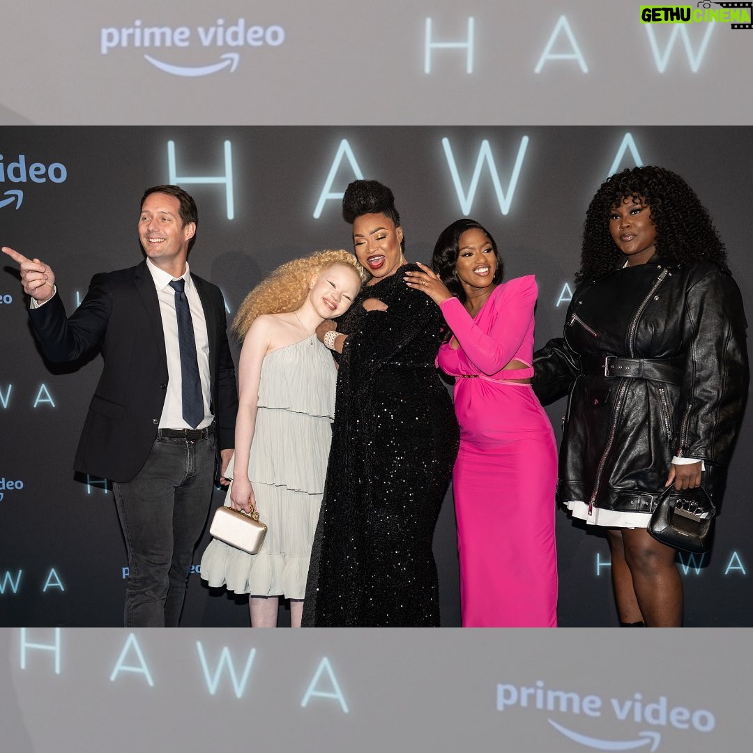 Maïmouna Doucouré - 4.5K Likes - Une soirée magique, inoubliable ✨✨
Vous étiez près de 3000 personnes à découvrir notre film HAWA en avant-première, dans le plus grand cinéma d’Europe @legrandrex !
Un grand merci à vous public d’avoir répondu présent ! 🙌🙏
@sania.haa @oumou.sang @thom_astro @yseult @titouan_gerbier et tous les acteurs du films, merci pour votre confiance et votre talent immense ! ❤️
Merci à mes techniciens artistes… Vous avez tout donné ! 😘
J’étais si fière de vous présenter votre travail lors de cette incroyable soirée ! ✨
Merci à l’équipe de production @bienoubienprod , best team ever ! 🔥
Et pour finir, un grand merci à @primevideofr , @tomadu et toute son équipe, de nous avoir offert cette soirée unique et grandiose🙏
Merci de mettre en avant des récits pluriels qui reflètent la France d’aujourd’hui. 💫
Crédit photo : @sanktyo.raw
#hawalefilm #hawa #primevideo #legrandrex #avantpremiere #redcarpet #photocall #film