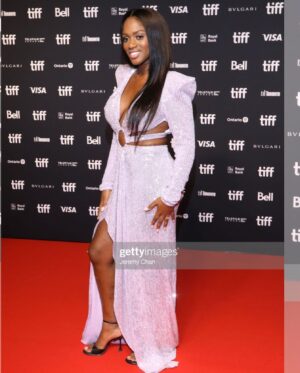 Maïmouna Doucouré Instagram - Quelle soirée !!!
Avec Sania, je crois qu’on s’en souviendra longtemps ✨🥰🎉
On a été invitées à une soirée d’exception, les Tribute Awards x @bulgari ! 🤩

On y a rencontré des talents incroyables comme @thuso.mbedu (l’actrice de The Underground Railraod et Woman King) et tant d’autres…
Également une très belle découverte, cet artiste poète/chanteur à la voix hypnotique @mustafathepoet…🙏

Merci à @nicolasbessonofficial pour cette sublime robe.🙏😘
Ainsi qu’à ma styliste @doli.grace @lexclusivelofficial ❤️

Make up by me 😉
Hair @haircutee__ 
 @sophie.hsin 

Pour Sania total look @lanvin 
Make up & hair @sophie.hsin 

#tiff2022 #hawafilm #director #actress #redcarpet #gala #cinema #film #hawathefilm