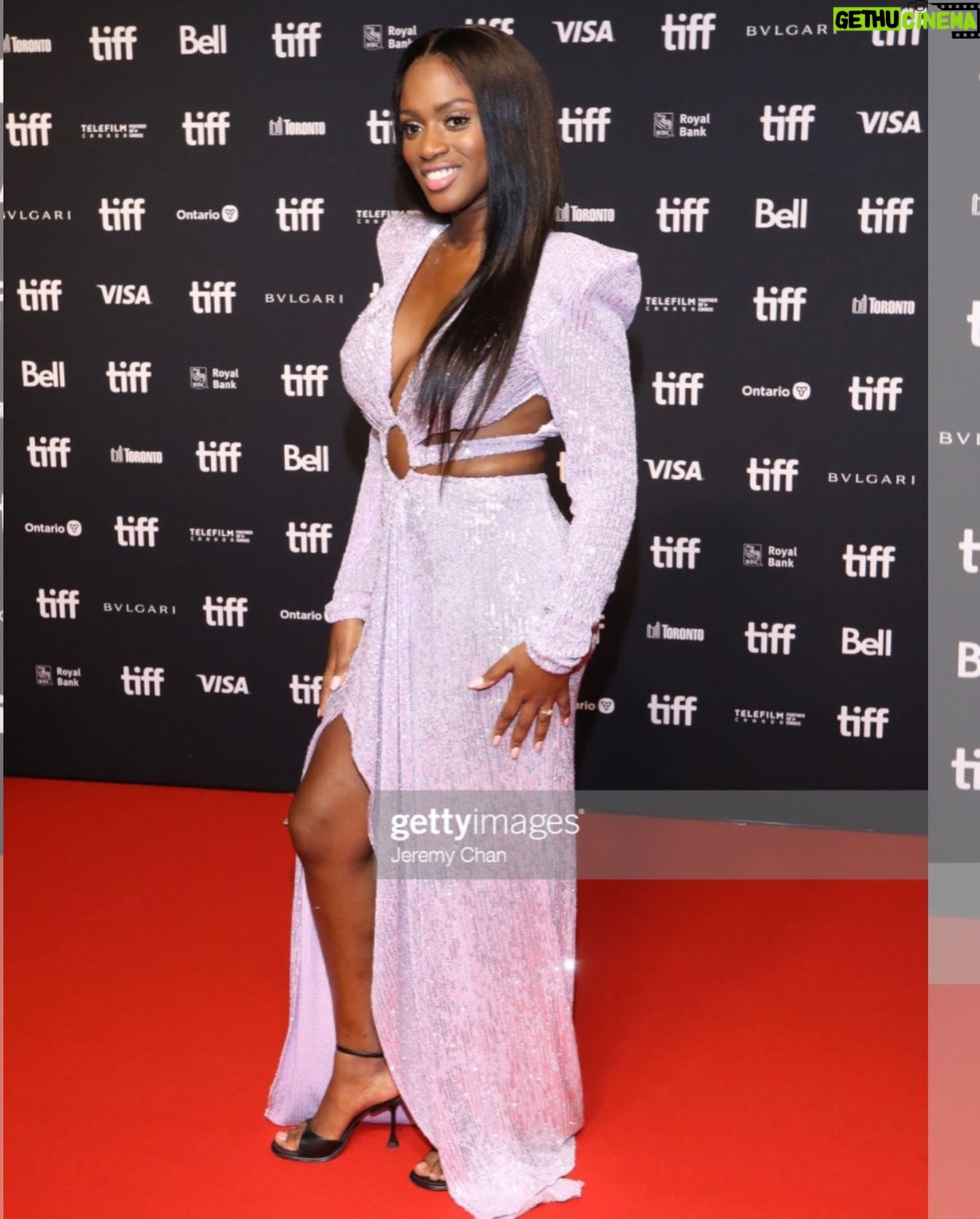 Maïmouna Doucouré - 2.1K Likes - Quelle soirée !!!
Avec Sania, je crois qu’on s’en souviendra longtemps ✨🥰🎉
On a été invitées à une soirée d’exception, les Tribute Awards x @bulgari ! 🤩
On y a rencontré des talents incroyables comme @thuso.mbedu (l’actrice de The Underground Railraod et Woman King) et tant d’autres…
Également une très belle découverte, cet artiste poète/chanteur à la voix hypnotique @mustafathepoet…🙏
Merci à @nicolasbessonofficial pour cette sublime robe.🙏😘
Ainsi qu’à ma styliste @doli.grace @lexclusivelofficial ❤️
Make up by me 😉
Hair @haircutee__
@sophie.hsin
Pour Sania total look @lanvin
Make up & hair @sophie.hsin
#tiff2022 #hawafilm #director #actress #redcarpet #gala #cinema #film #hawathefilm