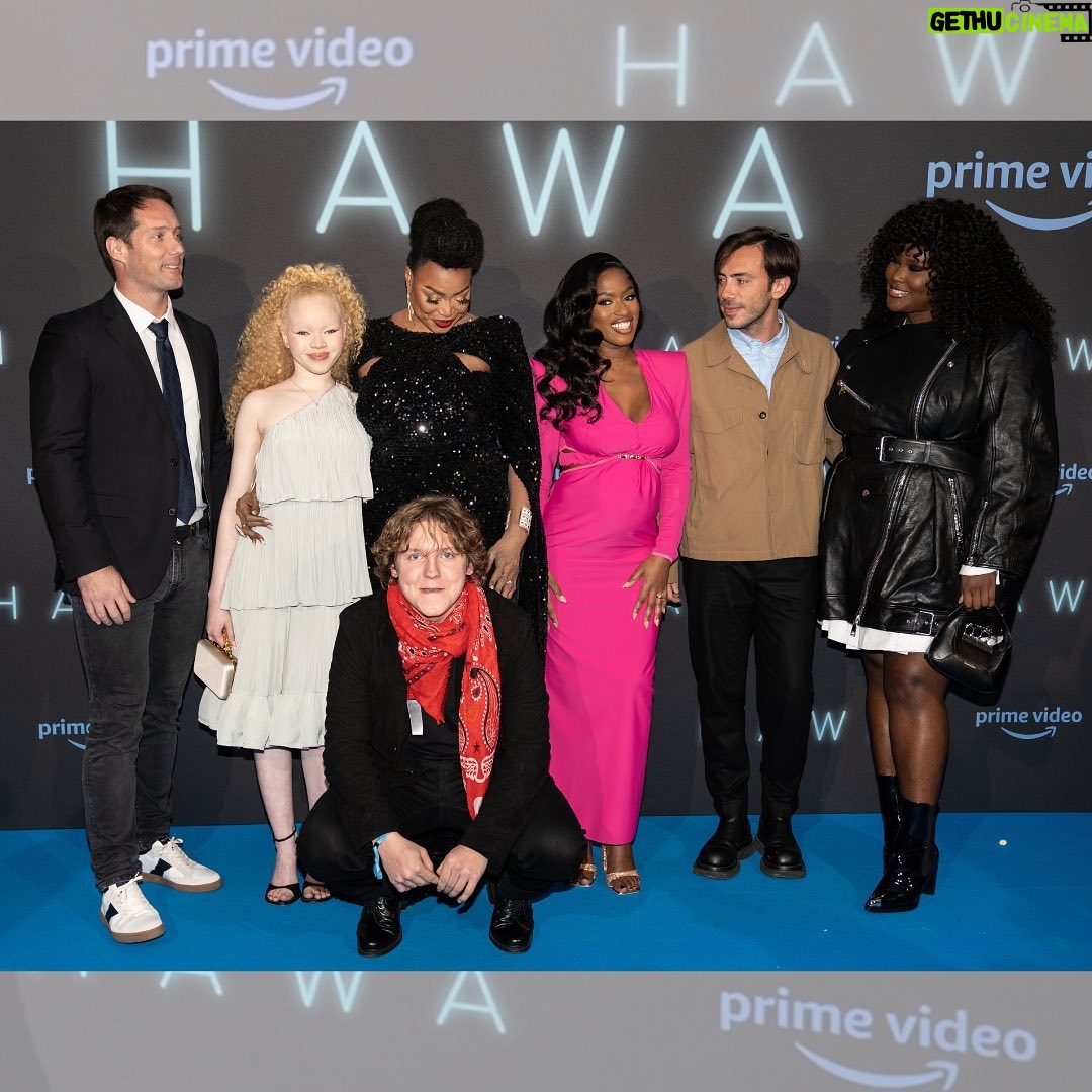 Maïmouna Doucouré - 4.5K Likes - Une soirée magique, inoubliable ✨✨
Vous étiez près de 3000 personnes à découvrir notre film HAWA en avant-première, dans le plus grand cinéma d’Europe @legrandrex !
Un grand merci à vous public d’avoir répondu présent ! 🙌🙏
@sania.haa @oumou.sang @thom_astro @yseult @titouan_gerbier et tous les acteurs du films, merci pour votre confiance et votre talent immense ! ❤️
Merci à mes techniciens artistes… Vous avez tout donné ! 😘
J’étais si fière de vous présenter votre travail lors de cette incroyable soirée ! ✨
Merci à l’équipe de production @bienoubienprod , best team ever ! 🔥
Et pour finir, un grand merci à @primevideofr , @tomadu et toute son équipe, de nous avoir offert cette soirée unique et grandiose🙏
Merci de mettre en avant des récits pluriels qui reflètent la France d’aujourd’hui. 💫
Crédit photo : @sanktyo.raw
#hawalefilm #hawa #primevideo #legrandrex #avantpremiere #redcarpet #photocall #film