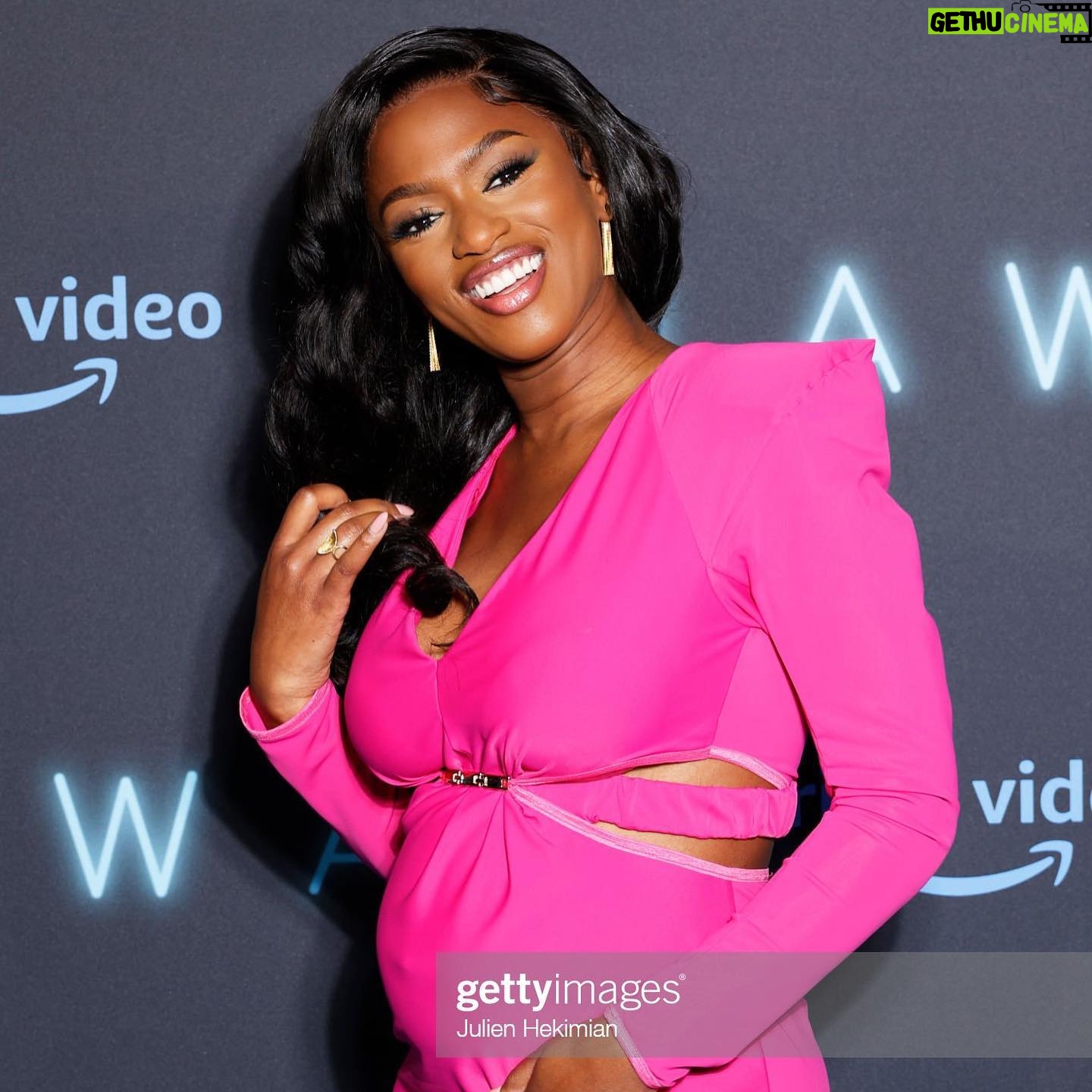 Maïmouna Doucouré - 4.5K Likes - Une soirée magique, inoubliable ✨✨
Vous étiez près de 3000 personnes à découvrir notre film HAWA en avant-première, dans le plus grand cinéma d’Europe @legrandrex !
Un grand merci à vous public d’avoir répondu présent ! 🙌🙏
@sania.haa @oumou.sang @thom_astro @yseult @titouan_gerbier et tous les acteurs du films, merci pour votre confiance et votre talent immense ! ❤️
Merci à mes techniciens artistes… Vous avez tout donné ! 😘
J’étais si fière de vous présenter votre travail lors de cette incroyable soirée ! ✨
Merci à l’équipe de production @bienoubienprod , best team ever ! 🔥
Et pour finir, un grand merci à @primevideofr , @tomadu et toute son équipe, de nous avoir offert cette soirée unique et grandiose🙏
Merci de mettre en avant des récits pluriels qui reflètent la France d’aujourd’hui. 💫
Crédit photo : @sanktyo.raw
#hawalefilm #hawa #primevideo #legrandrex #avantpremiere #redcarpet #photocall #film