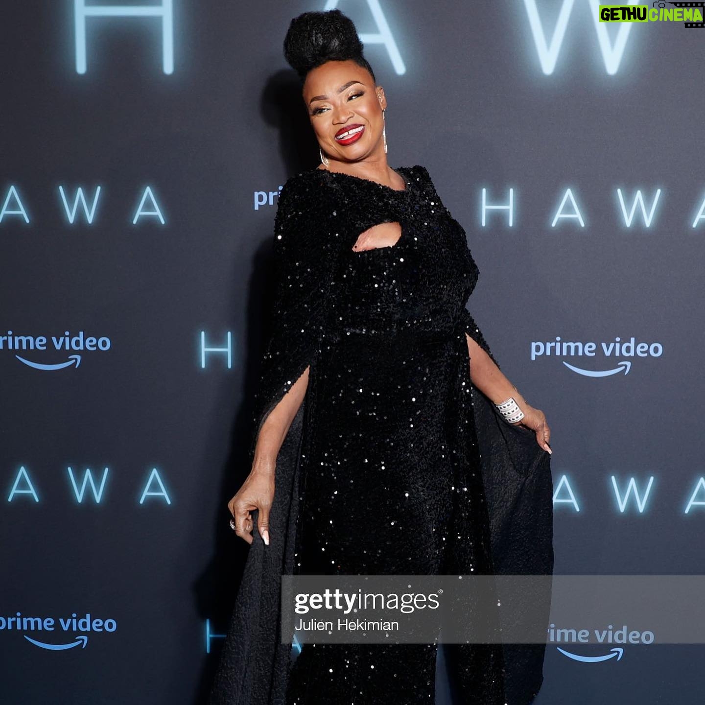 Maïmouna Doucouré - 4.5K Likes - Une soirée magique, inoubliable ✨✨
Vous étiez près de 3000 personnes à découvrir notre film HAWA en avant-première, dans le plus grand cinéma d’Europe @legrandrex !
Un grand merci à vous public d’avoir répondu présent ! 🙌🙏
@sania.haa @oumou.sang @thom_astro @yseult @titouan_gerbier et tous les acteurs du films, merci pour votre confiance et votre talent immense ! ❤️
Merci à mes techniciens artistes… Vous avez tout donné ! 😘
J’étais si fière de vous présenter votre travail lors de cette incroyable soirée ! ✨
Merci à l’équipe de production @bienoubienprod , best team ever ! 🔥
Et pour finir, un grand merci à @primevideofr , @tomadu et toute son équipe, de nous avoir offert cette soirée unique et grandiose🙏
Merci de mettre en avant des récits pluriels qui reflètent la France d’aujourd’hui. 💫
Crédit photo : @sanktyo.raw
#hawalefilm #hawa #primevideo #legrandrex #avantpremiere #redcarpet #photocall #film