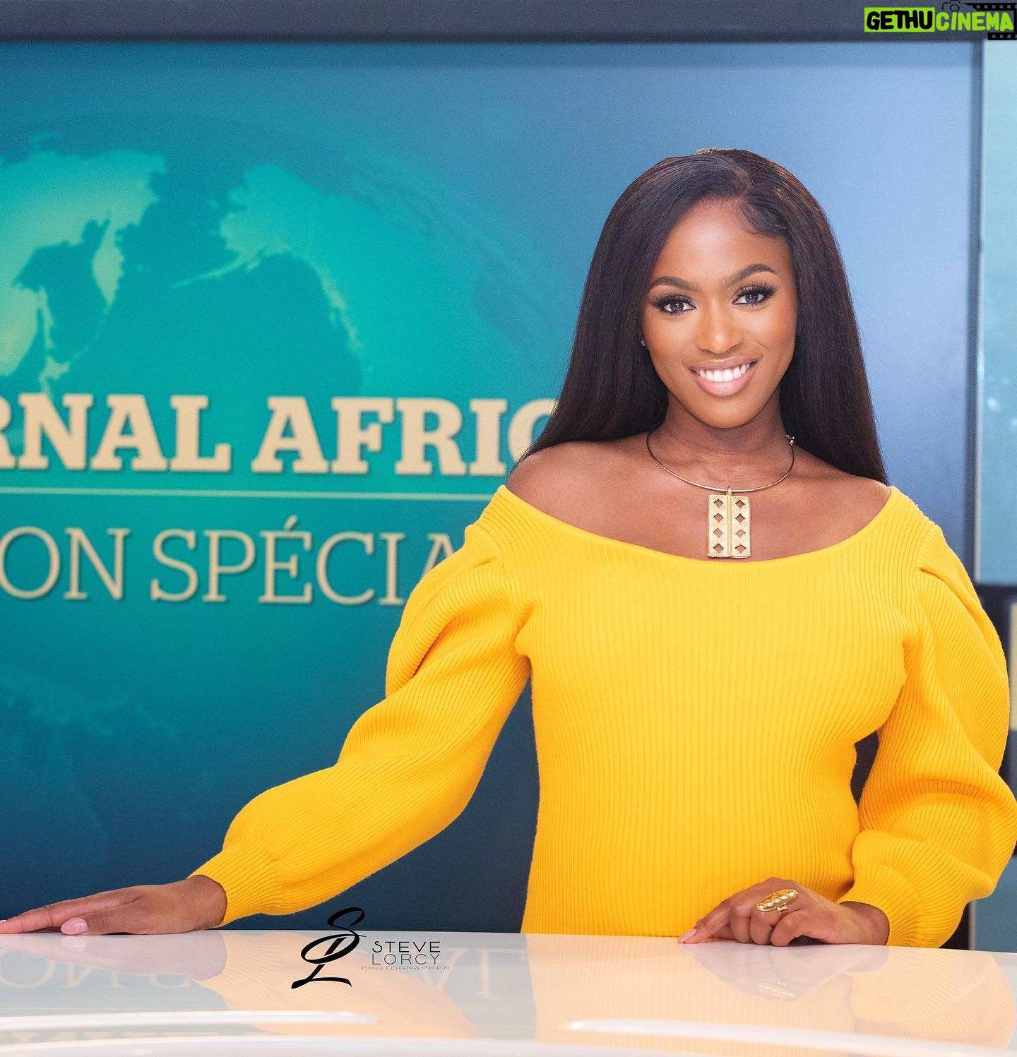 Maïmouna Doucouré - 2.4K Likes - Avec ma Diva que j’aime tant 💙 💛 sur le plateau de TV5 monde pour la promo de HAWA ✨
@oumou.sang
J’ai été impressionnée par toute la confiance que tu m’as accordé avec une humilité digne des plus grands!
Quel plaisir ça a été de travailler avec toi !
Quelle artiste ! Quel talent !
Merci 🙏 💖
Crédit photo: @stevelorcy
#hawalefilm #hawa #primevideo #film #promo #tv5monde #plateautv #oumousangare