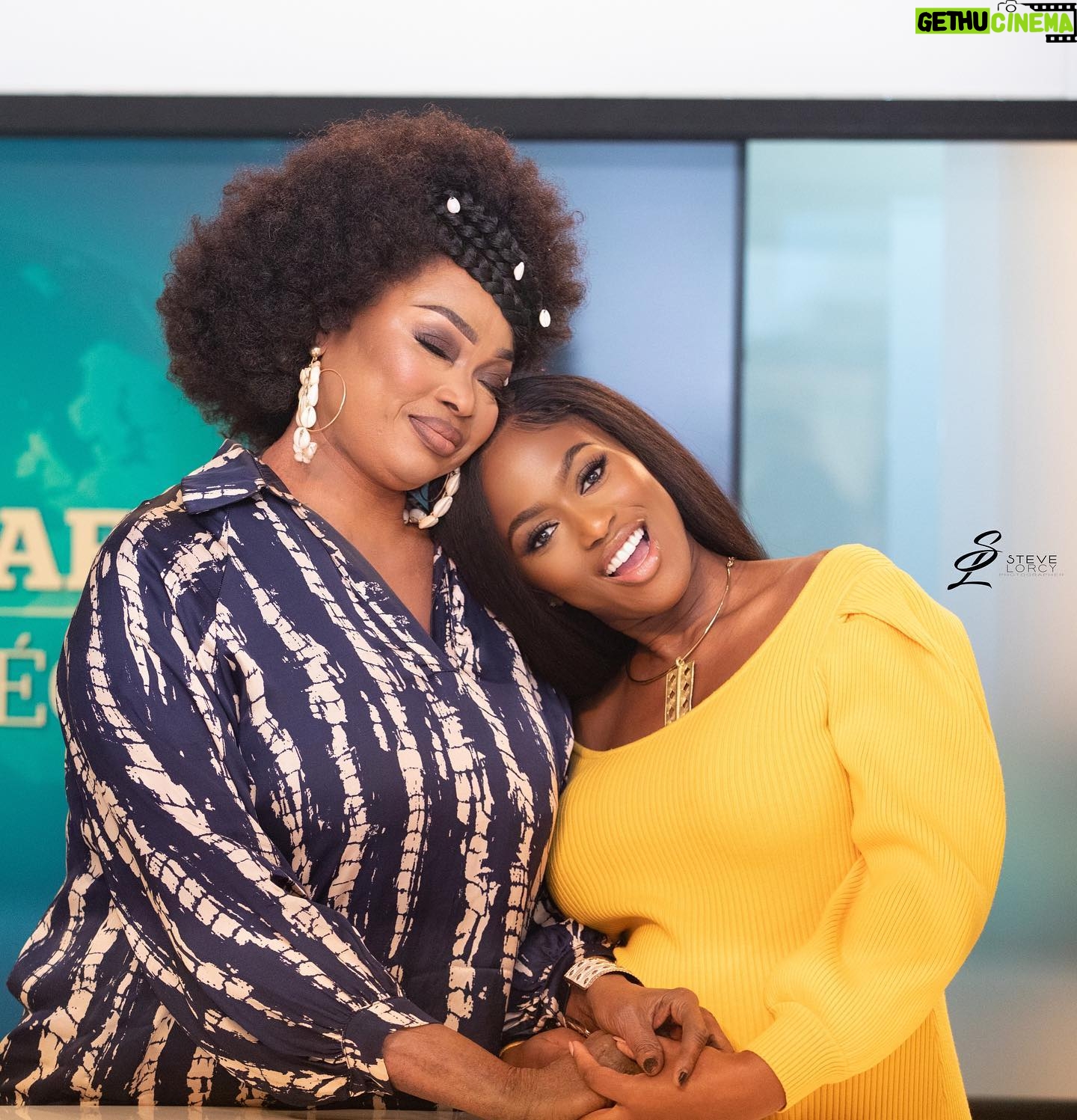 Maïmouna Doucouré - 2.4K Likes - Avec ma Diva que j’aime tant 💙 💛 sur le plateau de TV5 monde pour la promo de HAWA ✨
@oumou.sang
J’ai été impressionnée par toute la confiance que tu m’as accordé avec une humilité digne des plus grands!
Quel plaisir ça a été de travailler avec toi !
Quelle artiste ! Quel talent !
Merci 🙏 💖
Crédit photo: @stevelorcy
#hawalefilm #hawa #primevideo #film #promo #tv5monde #plateautv #oumousangare