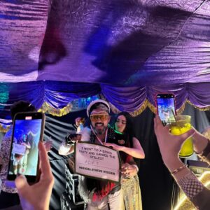 Maisie Williams Instagram - in honour of turning 27, i hosted a 70s disco themed party. and it was the best night of my life (so far) 🪩🕺🏻📀🎸

thank you to @cirocvodka for your generosity 🤍
