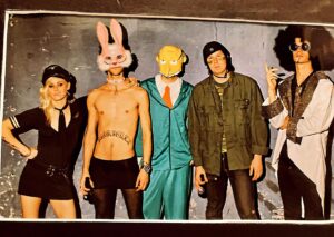 Maja Ivarsson Instagram - @thesoundsband right before stage time at a venue somewhere in Miami. It was Halloween! But sometimes I still wish the guys would dress up like this a bit more often. Don’t you? especially Fred 🥰 🥳🫶