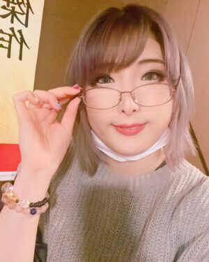 Makoto Instagram - うわー、、、😭！
録画するための外付けのハードディスク？のコンセントが抜けてて
刀鍛冶の里編の3話が取れてなかった、、、、涙
なので…AbemaTVだと最新話だけ無料なので見てみました、、、(そういう動画配信サービスに一切入ってないです💦)
そうしましたら画質が違う、、、！！
ぬるぬる動いててビックリ❤️‍🔥
私のテレビ、いいやつのはずなのに…
どうして画質よく見れないのでしょう、、、😭
地デジ？のアンテナ？？が接続されてないみたいなのですがそれが原因なのでしょうか？！
そんなのないんですけど、、、！
Jcomさんに言えばつけてくれるのでしょうか？！
鬼滅だけはクオリティ高く見たい🫣🫣🫣
そのために借金してまで良いテレビ買ったんですよ！！
私の生きる楽しみ✨😤✨
…というくらい好きな作品でして、
でも実は鬼滅をちゃんと最後まで読んでるひとってあんまり周りにいなくて…
だからこそ語れると嬉しくて！！
仲間よ…💗という感じです！！
私が無造作に放り込む鬼滅ネタをわかってくれるひとが好きです🥺