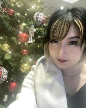 Makoto Instagram - たとえば、恋人が欲しいとずっと願ってると、
恋人が欲しいとずっと願ってる自分、を引き寄せてしまうので永遠に叶わず、、、
なのでもうすでにいる、という設定で生きた方がよさそうですね！！
ということで私もそういう設定で生きていくのでよろしくお願いいたします(？)

あと人の不幸を願ったり、他人の心をどうにかしようとするのは叶わないみたいです！！

常にいい気分でいる、ということが重要らしいです🪽
詳しくは引き寄せ、等でYouTubeなど見てみてください💃