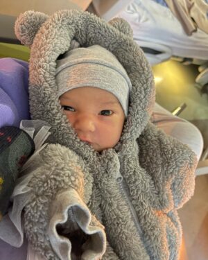 Maksim Golopolosov Instagram - Теперь я baby daddy.
Сынишку звать Лука.
Со мной Лука делит месяц своего рождения - ноябрь, а с мамой число - 15.
Интересный факт: Я, Настя и Лука родились в среду.