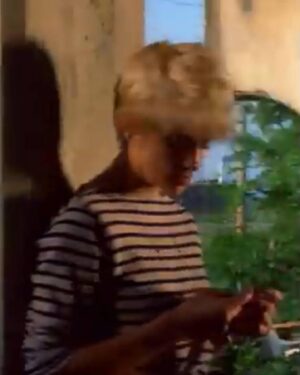 Mala Emde Instagram - Ma la Madonna

Who is who?,:)

A couple days ago a friend send me some pictures of a documentary of Madonna and that made laugh #madonna