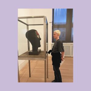 Mala Emde Instagram - L.B. : «  It's not an image I'm looking for. Also no idea. it's an emotion I want to recreate and represent, a feeling of lack, of giving and of destroying. » 

#louisebourgeois #wongkarwai @p7_gallery #timeisallihave

A week

Louise Bourgeois: «  Be calm »
Me : « Be a lot »