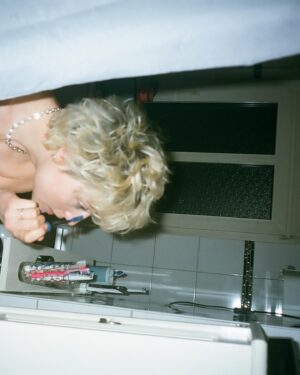 Mala Emde Instagram - Ma la Madonna

Who is who?,:)

A couple days ago a friend send me some pictures of a documentary of Madonna and that made laugh #madonna