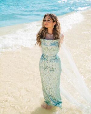 Malak Ahmed Zaher Instagram - "I don't know about you but I'm feeling 22" held up 22 years to put this song 😅
Couldn’t find better pictures cause as you can see it’s by the sea!!!! 🧜‍♀️🩵💙☀️

My amazing team✨: 

Creative / art director @mennakotbb 
Photographer : @kareem.muhamed 
Director&DOP: @ziad.raslan 
Videography: @alynegmm @_thefilmmakers 
Stylist : @mennakotbb 
Designer : @tayacouture 
Jewelry : @iramjewelry_ 
Makeup artist : @makeupbysalmash 
Hair dresser : @alfredandmina @alfredmakram 
Locations : @stregisnewcapital