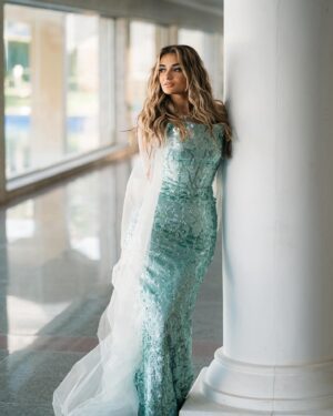 Malak Ahmed Zaher Instagram - "I don't know about you but I'm feeling 22" held up 22 years to put this song 😅
Couldn’t find better pictures cause as you can see it’s by the sea!!!! 🧜‍♀️🩵💙☀️

My amazing team✨: 

Creative / art director @mennakotbb 
Photographer : @kareem.muhamed 
Director&DOP: @ziad.raslan 
Videography: @alynegmm @_thefilmmakers 
Stylist : @mennakotbb 
Designer : @tayacouture 
Jewelry : @iramjewelry_ 
Makeup artist : @makeupbysalmash 
Hair dresser : @alfredandmina @alfredmakram 
Locations : @stregisnewcapital