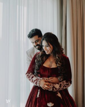 Malavika Jayaram Instagram - Mr and Mrs Nav ✈️❤️

Lehenga : @labelshireenshahana
Sherwani : @raahat_by_paritha 
Makeup : @mishlak_ 
Hair : @mani_stylist_ 
Photography : @_whiteline_photography_ @magicmotionmedia 
Wedding decor : @elysian.dreamscapes