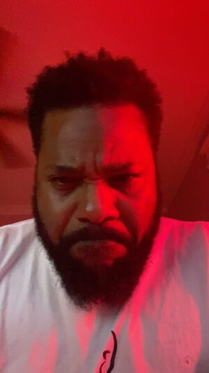 Malcolm-Jamal Warner Instagram - Gratitude. Be good. You want to feel good? You want to pull yourself out of low vibration? Be good to someone else. Do something good for someone else. That and gratitude are the two best ways to feel good when you’re not feeling so hot. Thank you. Carry on…🙏🏿🤎❤️🖤💚 #gratitudeabounds