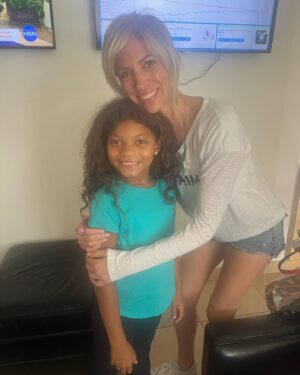 Maleaha Winfrey Instagram - I had an awesome time filming today at @hsn for Christmas in July!! We even got to meet the amazing @debbiegibson who is promoting her Christmas Album!! #hsn #hsnlive #christmasinjuly #debbiegibson Thanks so much @alexa_models_