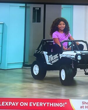 Maleaha Winfrey Instagram - I had an awesome time filming today at @hsn for Christmas in July!! We even got to meet the amazing @debbiegibson who is promoting her Christmas Album!! #hsn #hsnlive #christmasinjuly #debbiegibson Thanks so much @alexa_models_