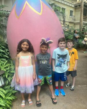 Maleaha Winfrey Instagram - Happy Easter Everyone 🐰🐰🐰 #happyeaster #gaylordpalms #easterbunny