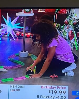 Maleaha Winfrey Instagram - I had an awesome time filming today at @hsn for Christmas in July!! We even got to meet the amazing @debbiegibson who is promoting her Christmas Album!! #hsn #hsnlive #christmasinjuly #debbiegibson Thanks so much @alexa_models_