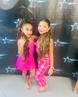 Maleaha Winfrey Instagram - 💗Barbie Girls💗  Happy Birthday @frankie_bcd 💘 #barbiegirls #barbie #barbieparty #barbiemovie #pink #actress #industrykids #hollywoodkids #mixedkids #mixedgirls #cute