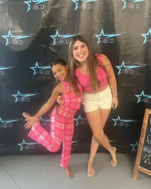 Maleaha Winfrey Instagram - 💗Barbie Girls💗  Happy Birthday @frankie_bcd 💘 #barbiegirls #barbie #barbieparty #barbiemovie #pink #actress #industrykids #hollywoodkids #mixedkids #mixedgirls #cute