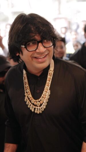 Malhar Thakar Instagram - It was an immense privilege to be part of @manubhaijewels grand unveiling of their stunning festive collection: Utsavi ✨
 
Their stunning gold jewelry, featuring intricate designs, is a testament to the artistry and craftsmanship that Manubhai is known for. As I explored their showroom, I was captivated by the diversity and elegance of their pieces. The knowledgeable and courteous staff made my visit truly memorable, providing an unparalleled experience that complements the beauty of their jewelry.

Don’t Miss Out! Visit and make a purchase for this festive season to adorn yourself in the splendor of Manubhai Jewellers, Mumbai & Thane. Contact: 9167724442

#ManubhaiJewellers #Mumbai #Thane #GoldJewellery #Diamond Jewellery #BridalJewellery #FestiveCollection