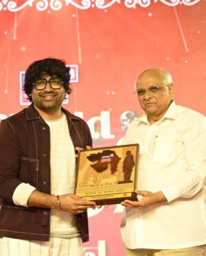 Malhar Thakar Instagram - I am extremely happy to inform that I am very fortunate and privileged to receive the "Gujarat Ratna" award for 2023 by our honorable chief minister Shri Bhupendra Patel 🙏🏻 @bhupendrapbjp  @news18gujarati 😇
Thank you for considering me as one of the "Ratna"

And I promise that I will try my best to keep our Gujarati industry of film, music, culture and theatre sparkling just like a #Ratna :)
.
.
Angerji ma lakhyu etle chhe ke angerji manaso sudhi vaat pahoche , e vaat ne dhyan ma levi ! Abhaaar aap sau no ❤️❤️❤️