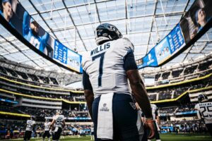 Malik Willis Instagram - Never disrespect it’s all love 
TGFE 🙏🏾 John 15:12-13