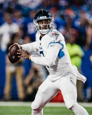 Malik Willis Instagram - Last night @malikwillis became the first rookie quarterback to play in the 2022 regular season. 

📸 @donaldppage x @titans