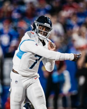 Malik Willis Instagram - Last night @malikwillis became the first rookie quarterback to play in the 2022 regular season. 

📸 @donaldppage x @titans