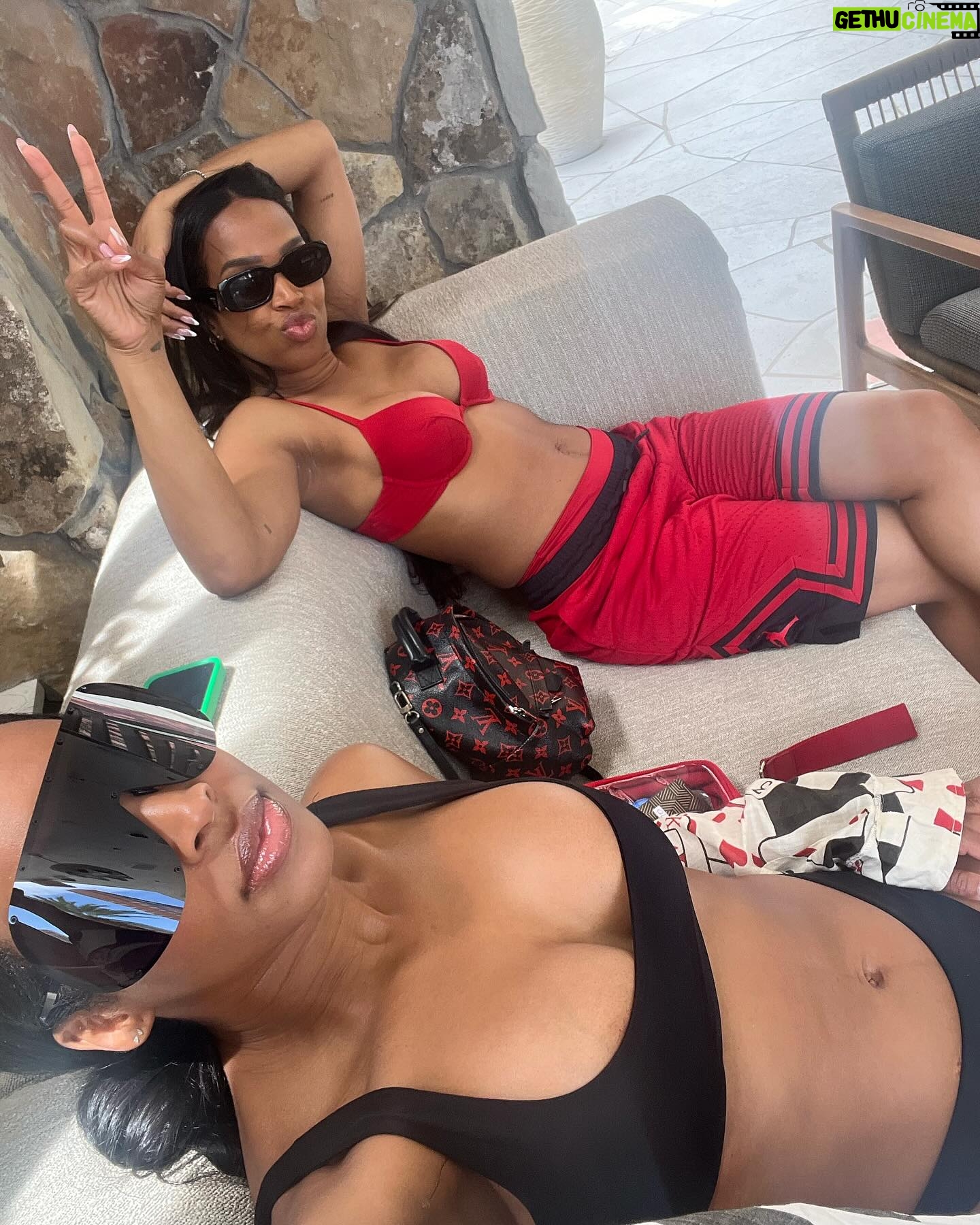 Malika - 3 Likes - A few unique moments, one big ol vibe.