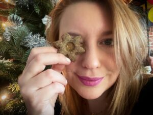 Malvína Pachlová Instagram - Neb tímto dnem vánoční shon skončí a začnou nám ty svátky klidu… ❤️🎄 joo a teď jen pohádky… A kdyby třeba trochu nasněžilo, tak by nám to určitě nevadilo. Tak vám my tři přejeme  krásné Vánoce a hlavně zdraví a lásku. ❤️🎄#merrychristmas #tohether #love #healthmorethananything #🎄 #🥳 @milanligac