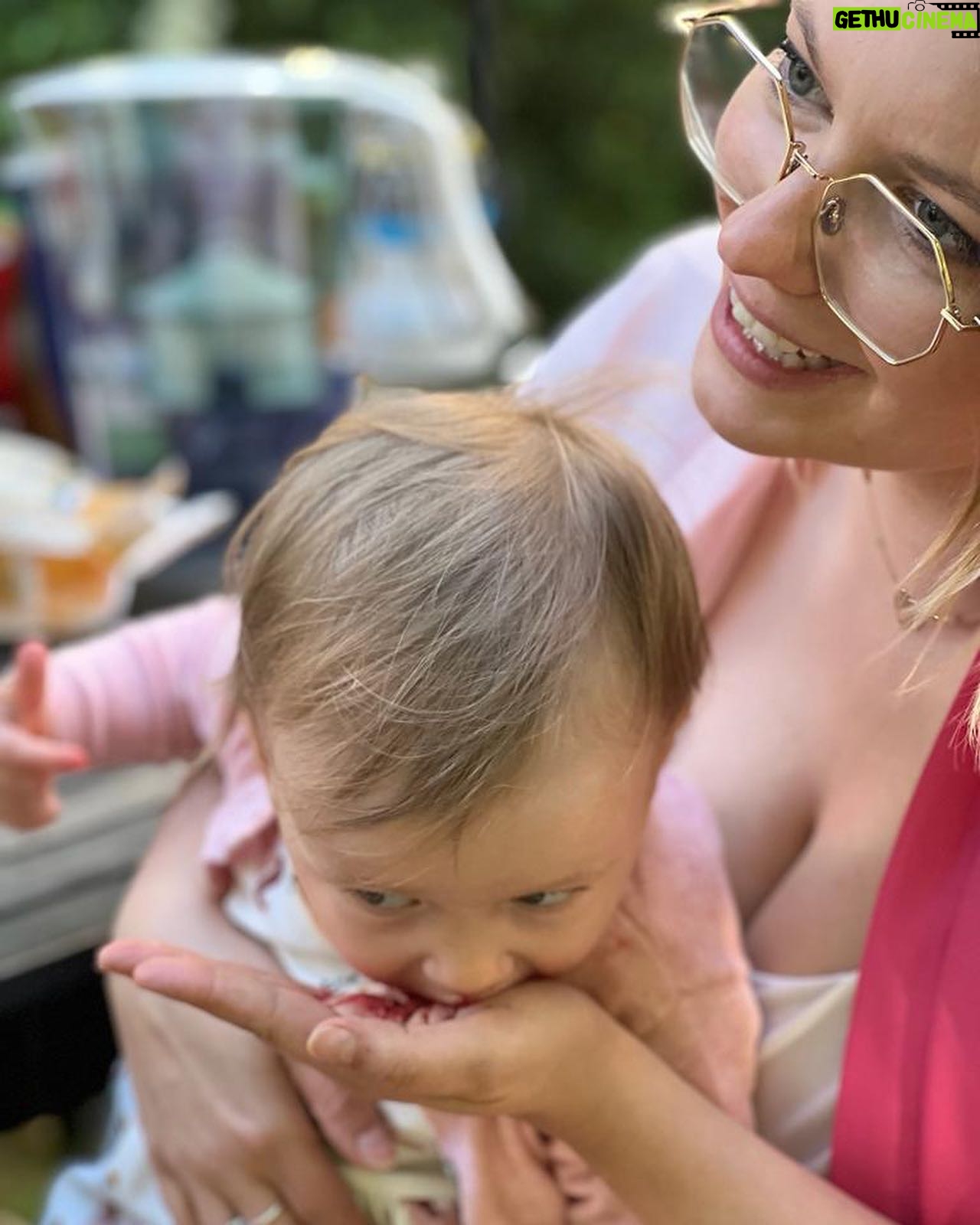 Malvína Pachlová - 489 Likes - Tak kdybyste nevěděli… tak takhle se jí lyofilizované maliny… 😂 love her… my cute monster… je to prostě láska… #mygirl #mylove #happiness #daughter #❤️