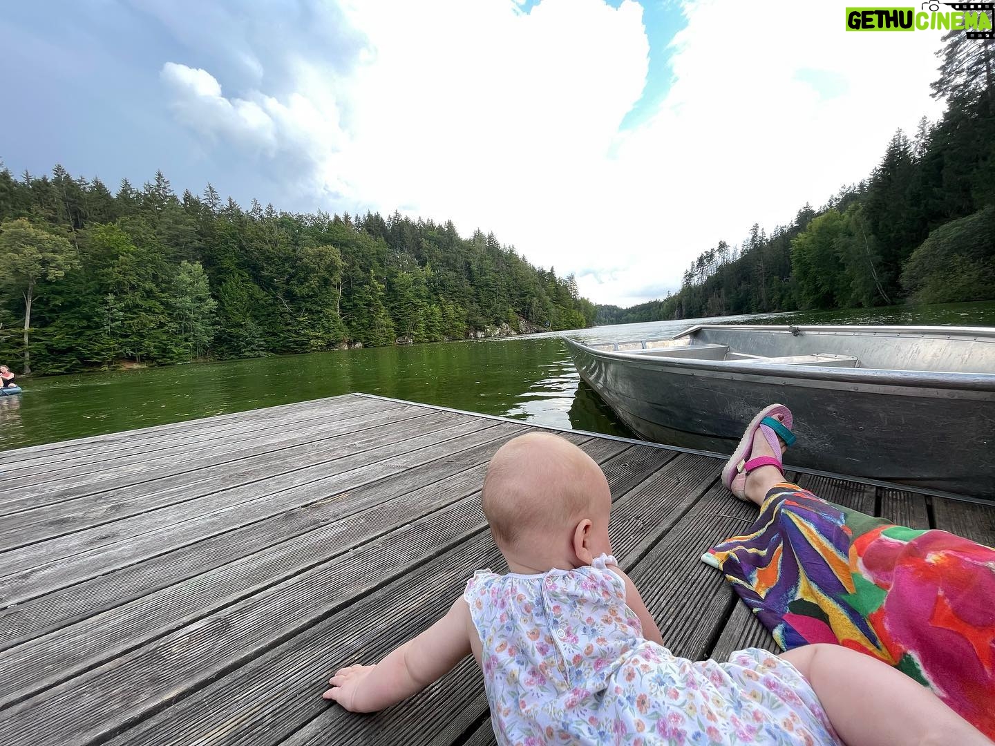 Malvína Pachlová - 475 Likes - Kdo by nemiloval Poněšice… děda jede na vodu, to jsme ho musely doprovodit. Mám to místo tak ráda, doufám, že paní Nola bude taky. ❤️ #ponesice #voda #deda #babi #enola #mysweatheart #love #together #malavodacka #❤️